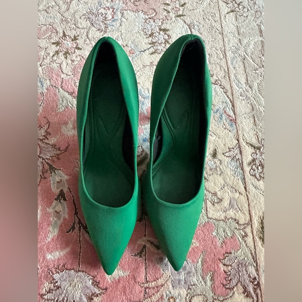 Zara Green Pointed-Toe Pumps – Size 36 – Worn Once Elegant Green Women's Shoes - Picture 4 of 9